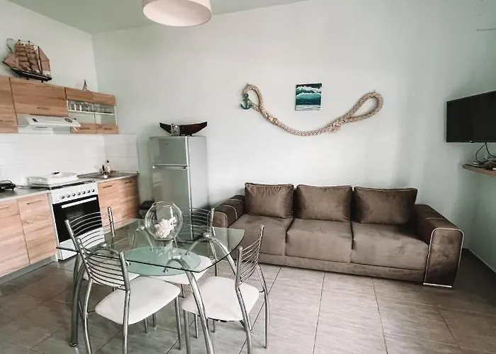 Step To The Sea Apartment *