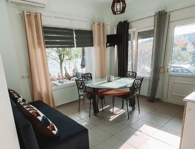 Apartment Step To The Sea *