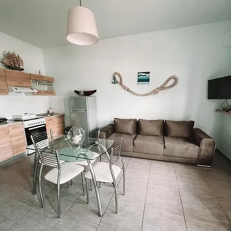 Step To The Sea Apartment *