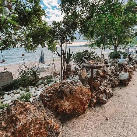 Step To The Sea Néa Karváli