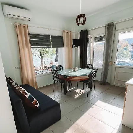 Apartment Step To The Sea *